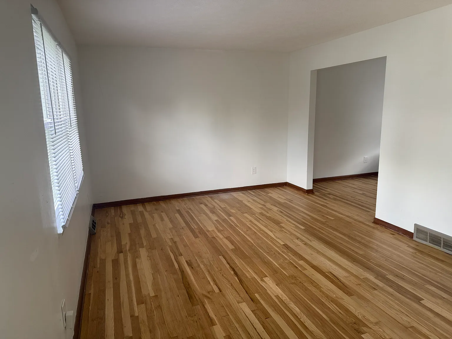 4 bed, 2.5 bath, 1886 sqft, $2,700 — Photo 3
