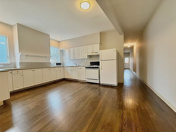 4th image of 174 Glenwood Ave Floor 1