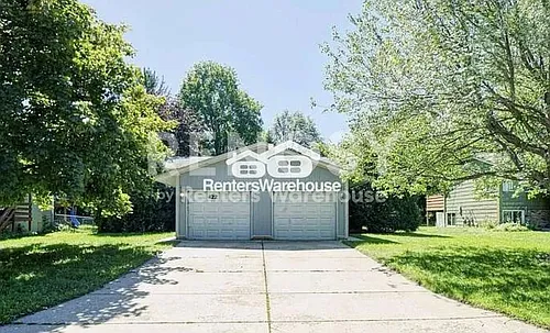 422 Arion St E Photo 1