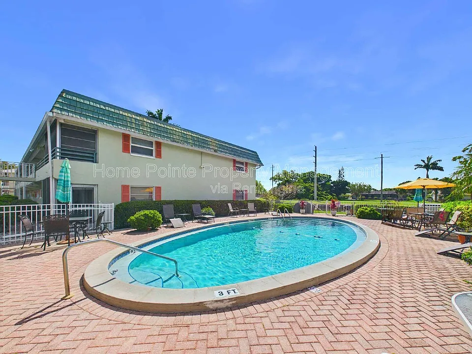 300 Valley Stream Dr #3D