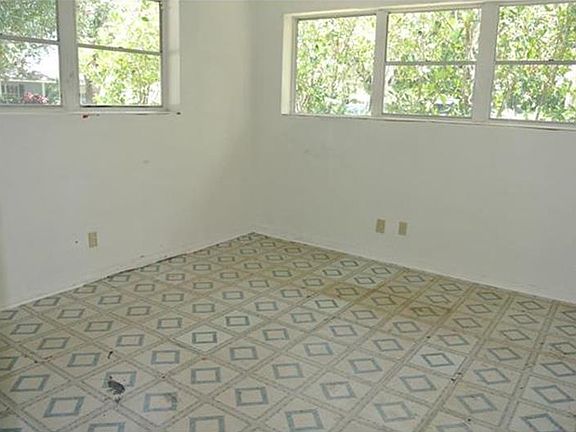 4th image of 345 30th Ave