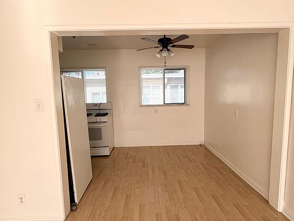 3rd image of 7024 Hawthorn Ave APT 208