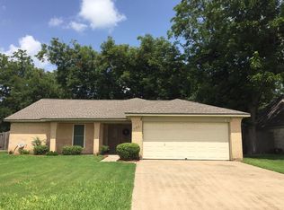 104 Any Way, Lake Jackson, TX 77566