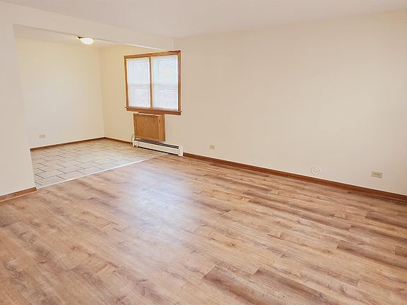 5th image of 5831 W 63rd St #1C
