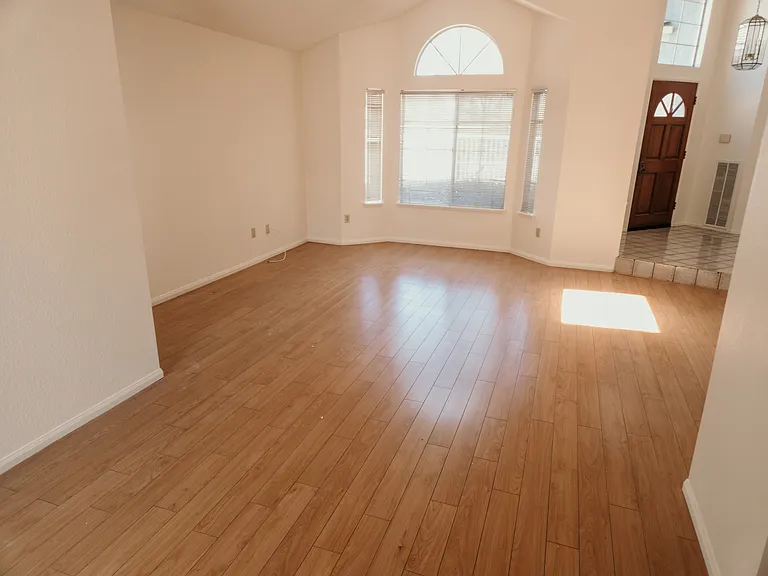 3470 Mountainside Dr — Photo 4
