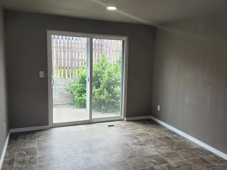 1218 S 41st Ave — Photo 16