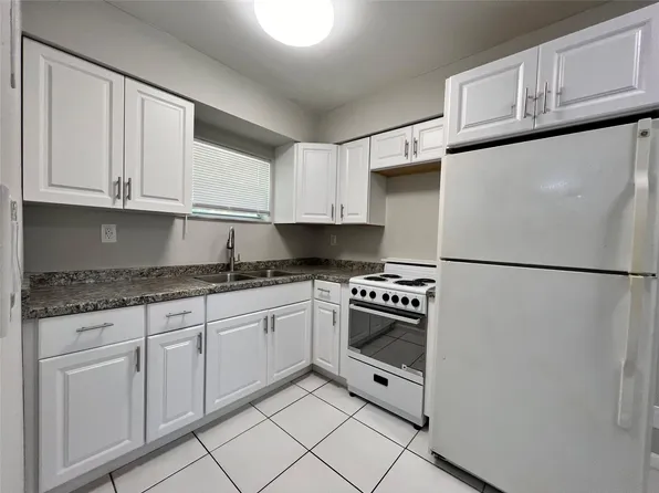 121 SW 15th St APT C, Pompano Beach, FL 33060