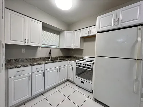 121 SW 15th St #C Photo 1