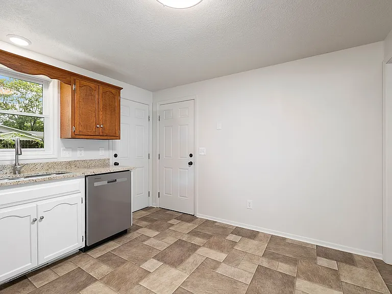 418 W Olive St — Photo 12