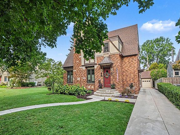 3rd image of 566 Lawndale Ct