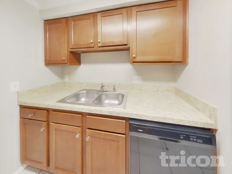 8252 Yolanda Ct — Photo 12