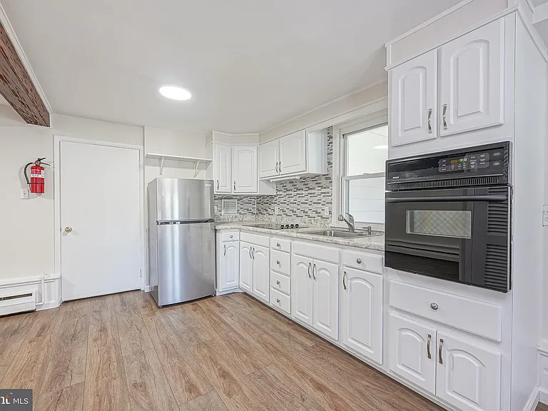 136 N Read Ave #B — Photo 6