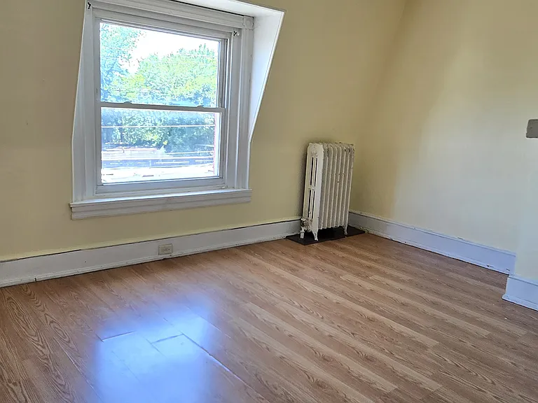 527 Windsor St #2 — Photo 14