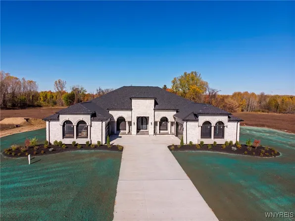 11168 Stage Rd, Akron, NY 14001