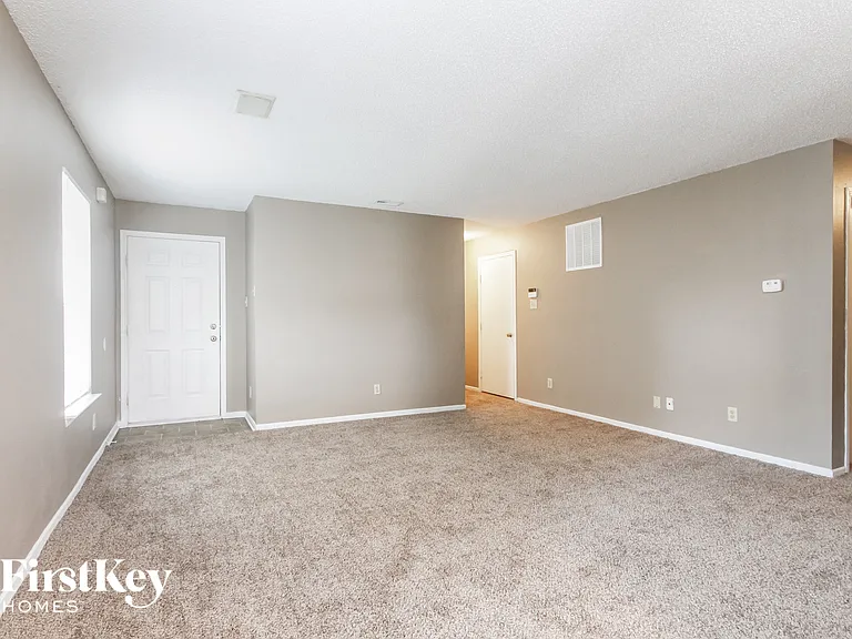 1861 Southernwood Ln — Photo 4
