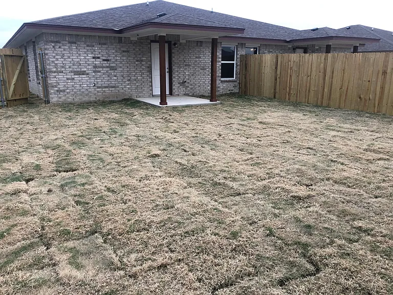 1818 Castroville Trl #B — Photo 2