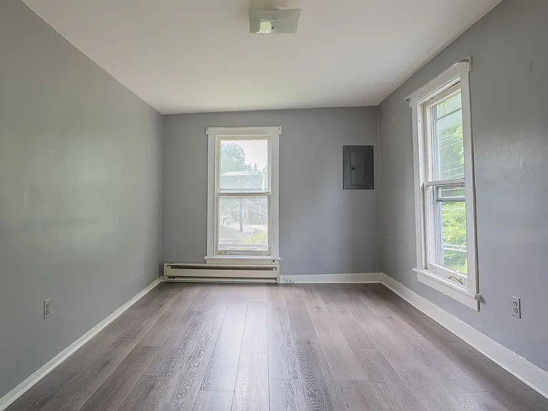 427 Delaware Ave — Photo 2