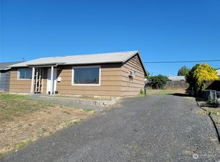 745 S Hawthorne Dr, Moses Lake, WA 98837