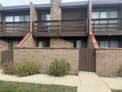 704 Kenneth Cir, Elgin, IL, 60120