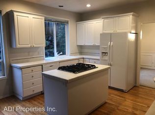 4146 NW Oxbridge Dr, Portland, OR 97229