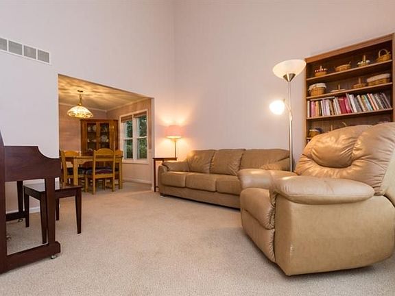 3rd image of 1018 Shady Oaks Dr