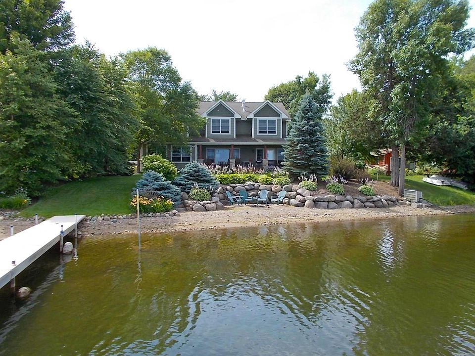1st image of 272 Basswood St N