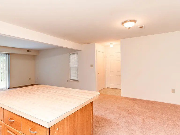Hunter's Run Apartments — Photo 11