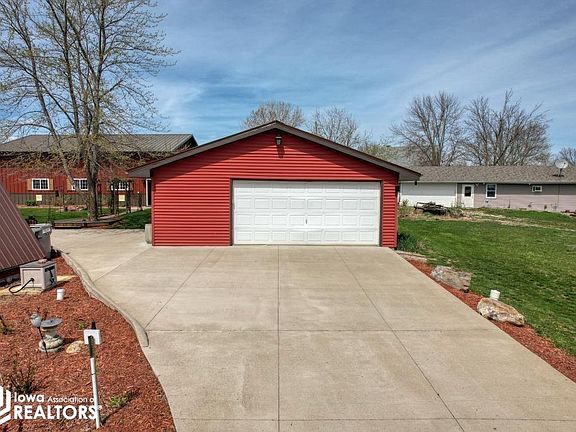 4th image of 196 Lakeview Dr