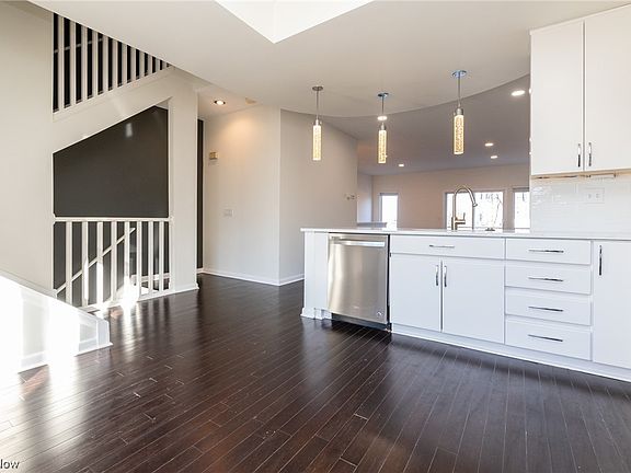5th image of 1333 W 49th St