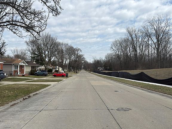 4th image of 26744 Beverly Rd