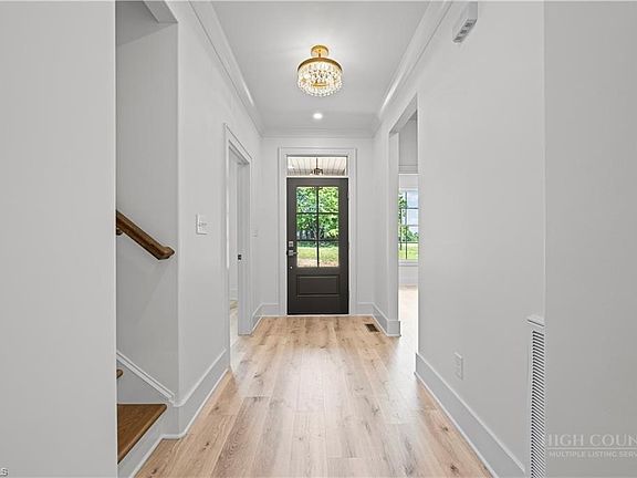 4th image of 109 Frost Road