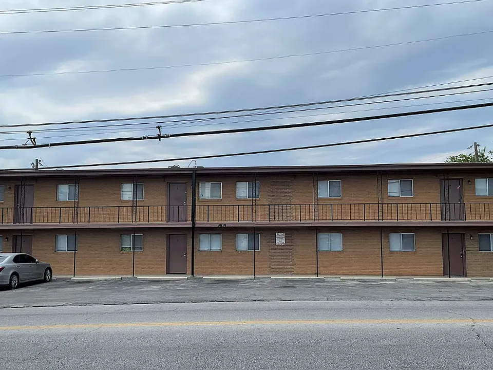 807 W Hallmark Ave
