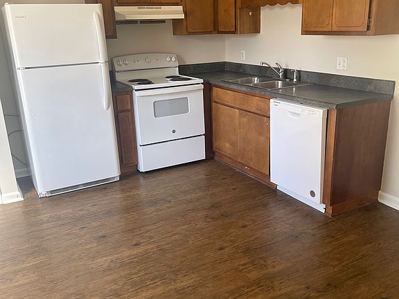3rd image of 211 E 7th St #211
