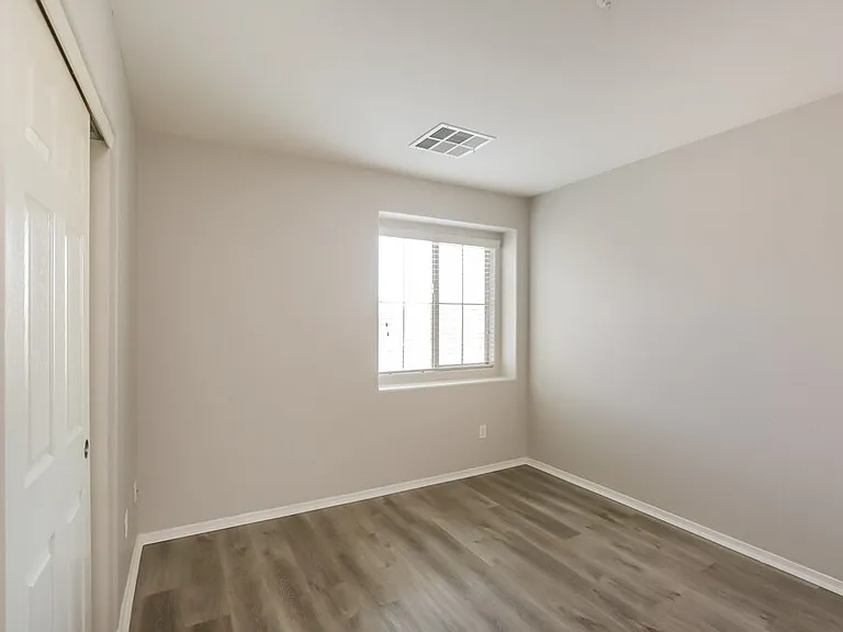 1575 E Elgin St — Photo 14