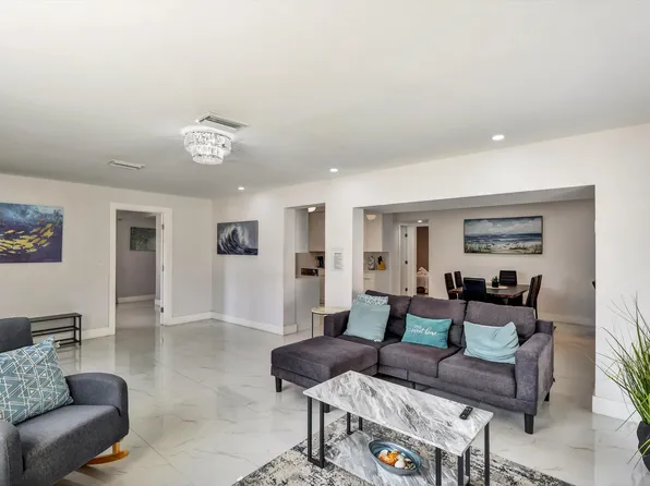 255 Glouchester St, Boca Raton, FL 33487