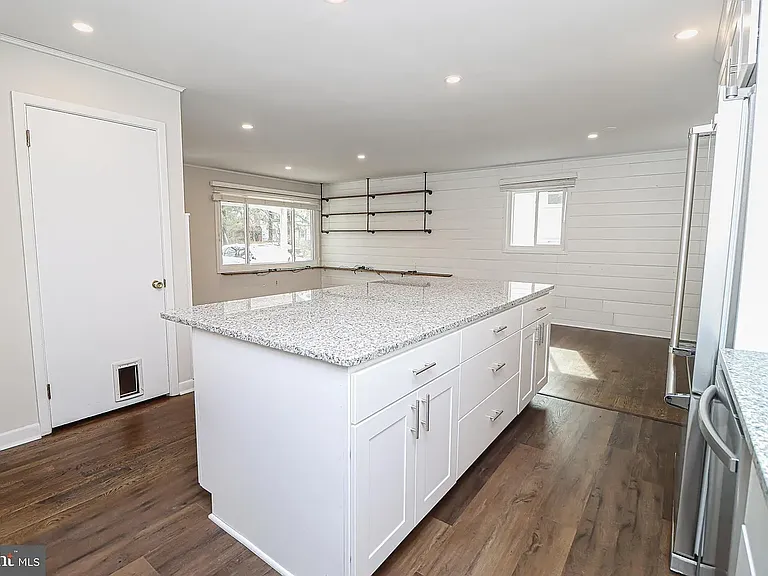 430 Duvall Ln — Photo 8
