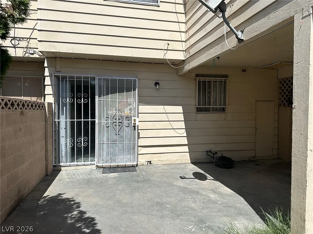 3 bed, 1.5 bath, 1010 sqft, $1,650 — Photo 2