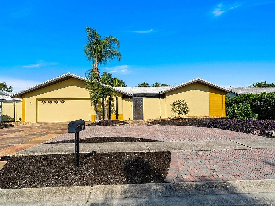 1st image of 2923 Captiva Way