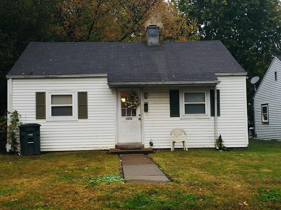 1st image of 1832 S Chesterfield Dr