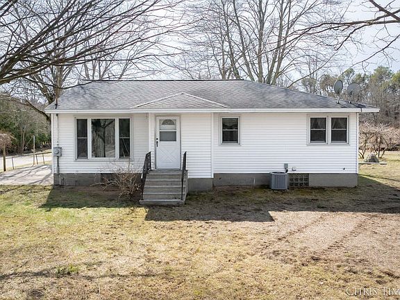 4th image of 15230 Van Buren St #A