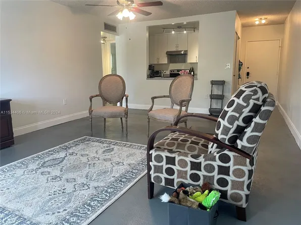 401 NW 107th Ave APT 207, Miami, FL 33172
