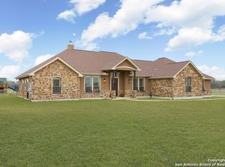 109 Chrysa Dr, Floresville, TX 78114