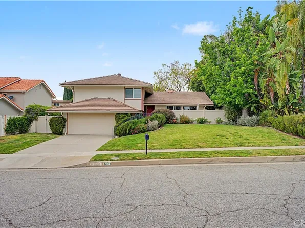 22671 Town Crier Rd, Calabasas, CA 91302