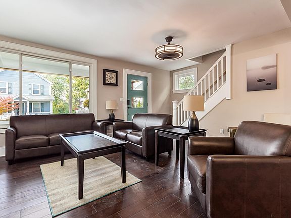 3rd image of 806 Heyl Ave