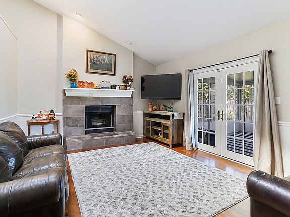3rd image of 7444 W Benton Dr