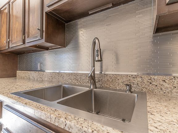 5th image of 109 Saint Julien Dr