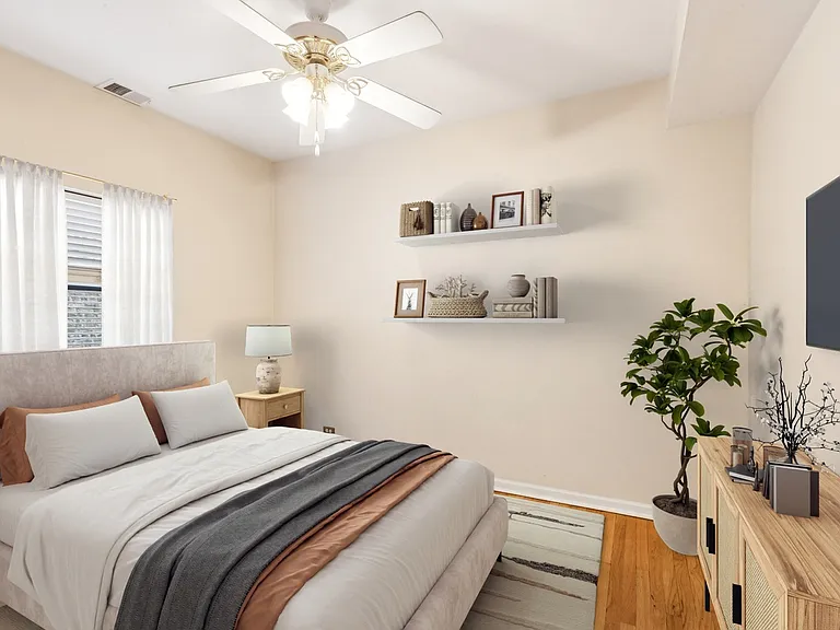 2958 W Montrose Ave #2 — Photo 4