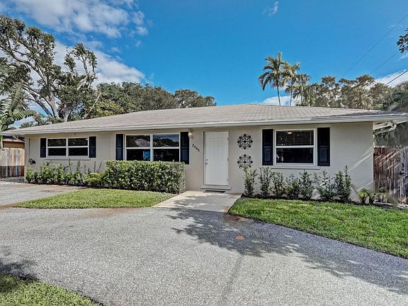 3rd image of 2545 Venice Dr