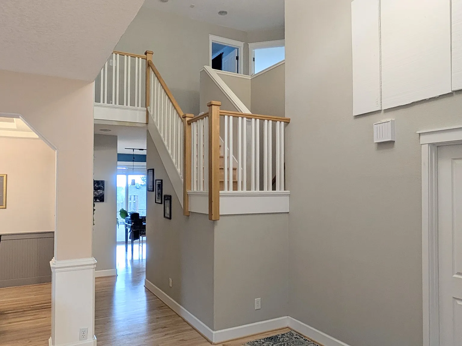 2507 Crestview Dr — Photo 2