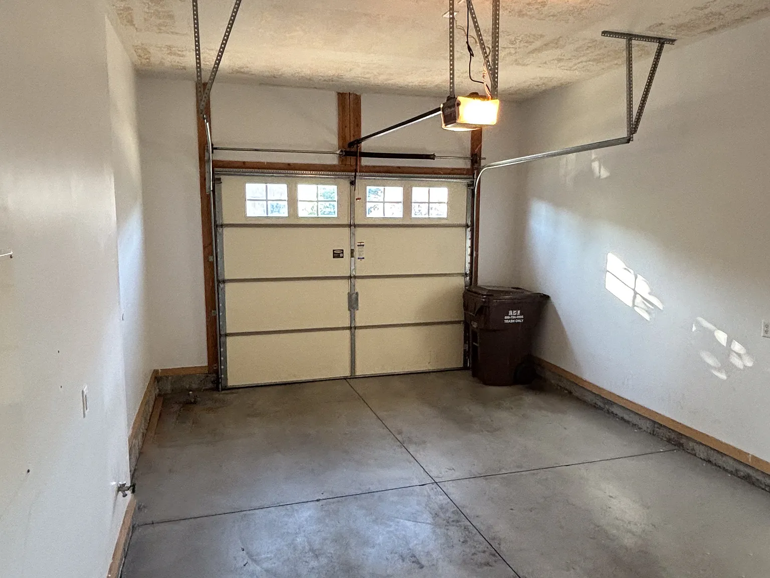 3 bed, 1742 sqft, $2,100 — Photo 2